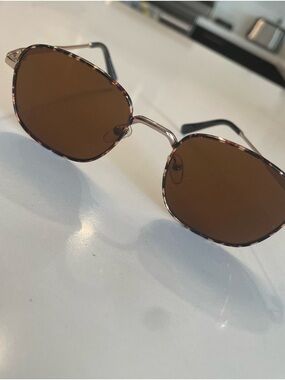 Round Sunglasses with Patterned Tortoiseshell Frame & Brown Lenses